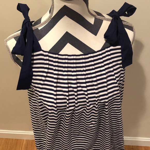 Vineyard vine striped blue/white top size medium - Picture 4 of 7